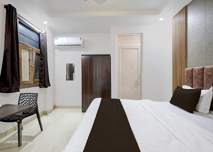 Super Townhouse Geeta Nagar Metro Station Formerly Hotel Opal