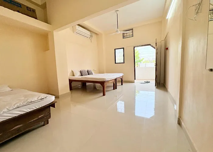 Hotel 5 Star Yatri Vishram Dormitory And Rooms