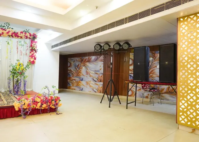 Goyal Hotelirs - Hotel Samovar Stay, Agra