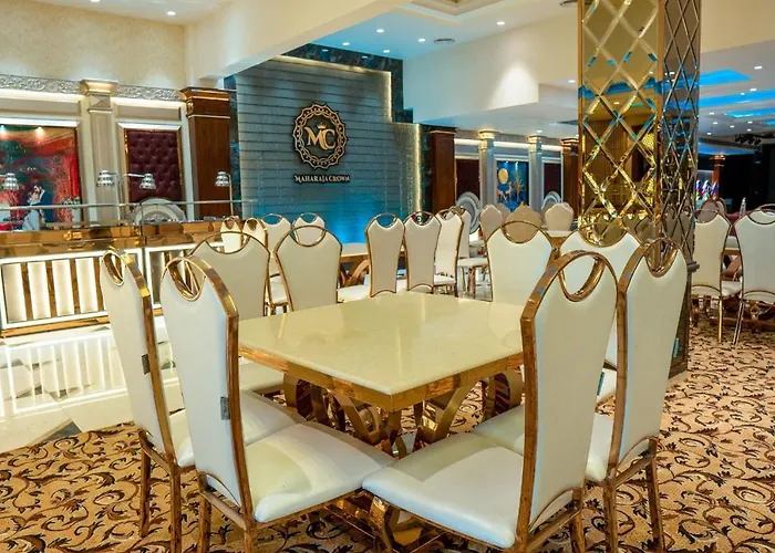 Fun Square Hotel