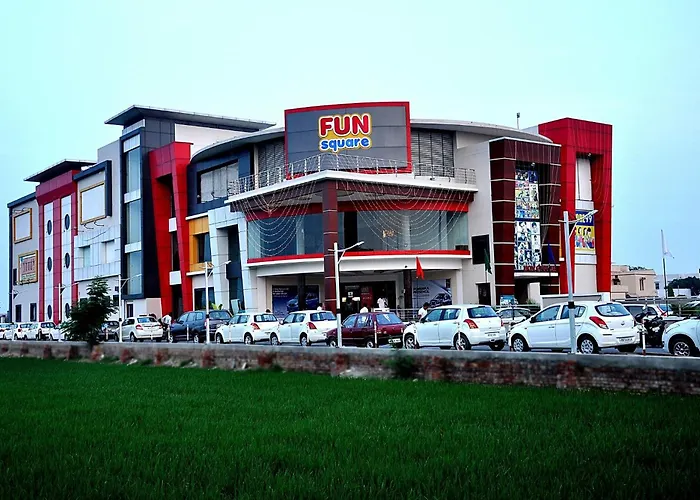 Fun Square Hotel