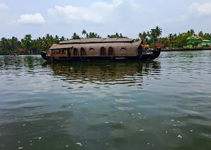 Captains Cabin, Alleppey- A Premium Backwater Mansion