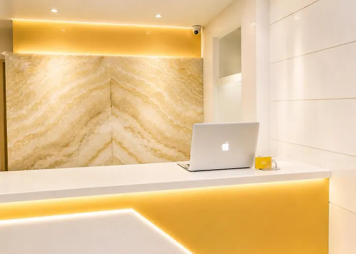 Hotel City Empire New Delhi Railway Station Near Connaught Place - Complimentary Airport Pickup