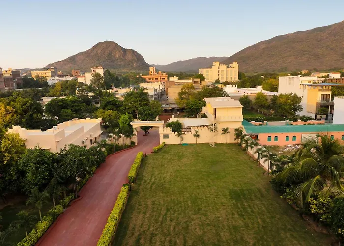 Treebo Premium Royal Amar With Mountain View And Swimming Pool