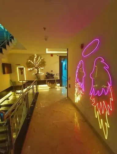 Crown Palace Hotel & Restaurant