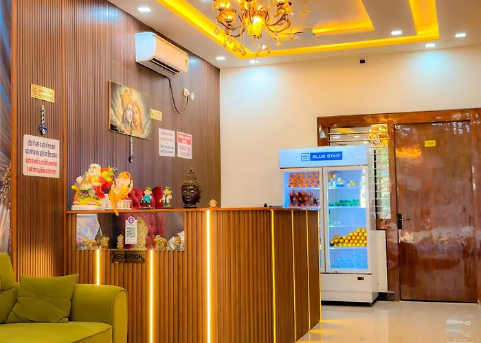 Radha Palace - Near Prem Mandir And Iskon