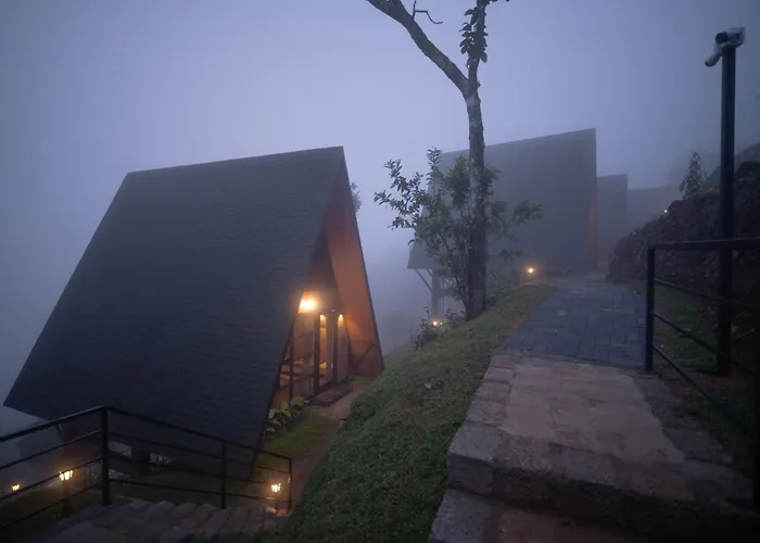 Cliff And Cloud Vagamon