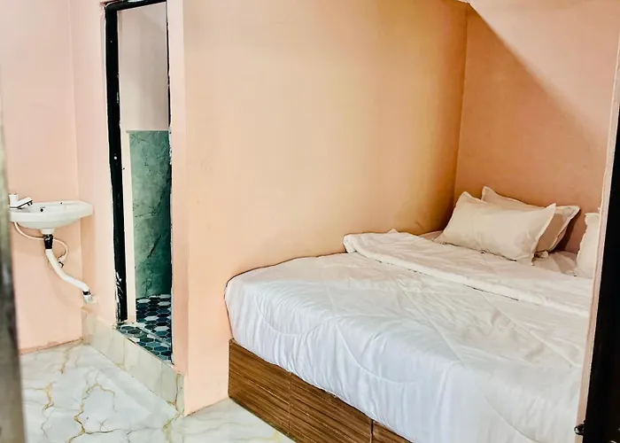 Hotel Avigat Kabir Sanwer