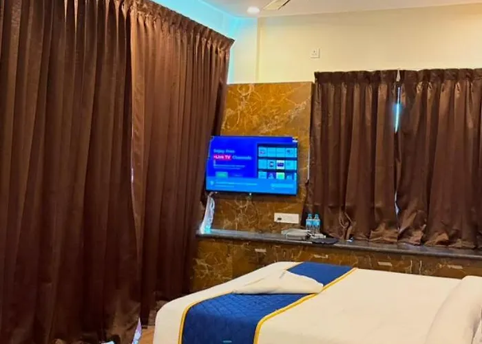 Hotel Vakula Matha Grand