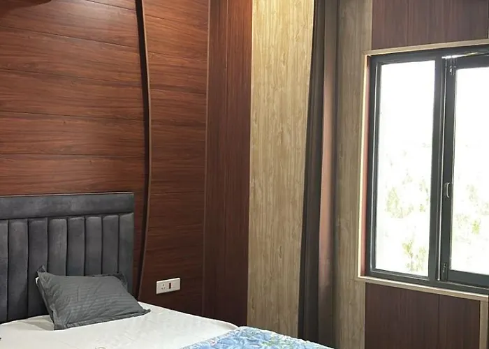 Hotel Dhamija Divine Inn Sirsa