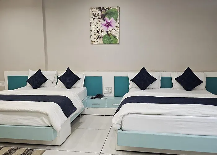 Hotel Roopalee Palace