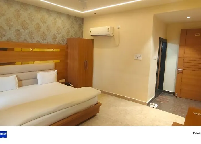 Shri Laxmi Inn Hotel & Restaurant