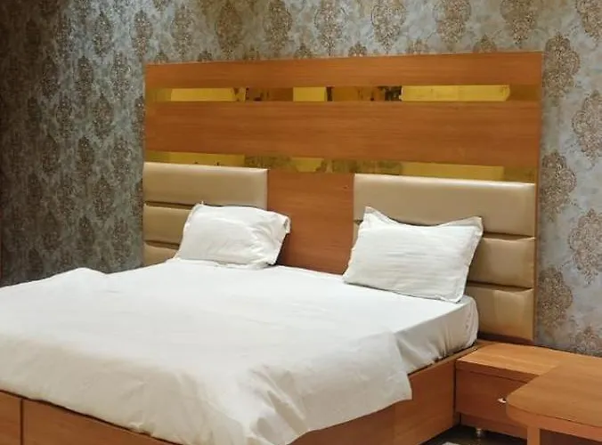 Shri Laxmi Inn Hotel & Restaurant