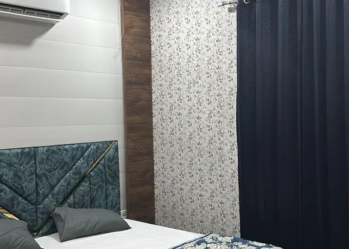 Hotel Dhamija Divine Inn