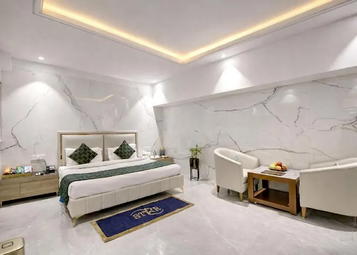 Hotel Bellwoods Suites Near Igi Delhi International Airport