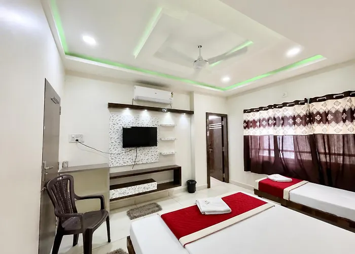 Near Mahakal Temple & Railway Station - Slmr Hotel- Fully Air Conditioned Rooms With Wifi And Parking, , Best Family Hotel In Ujjain