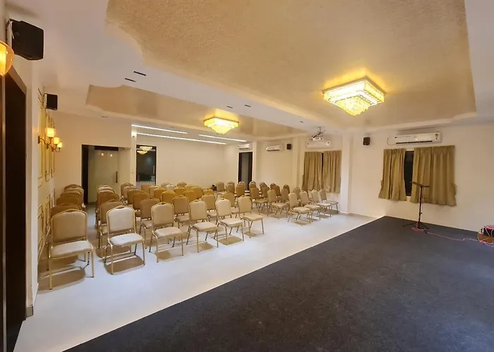 Hotel Elegance Inn, Miraj