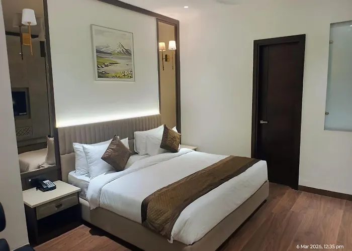 Hotel Grand Meriton