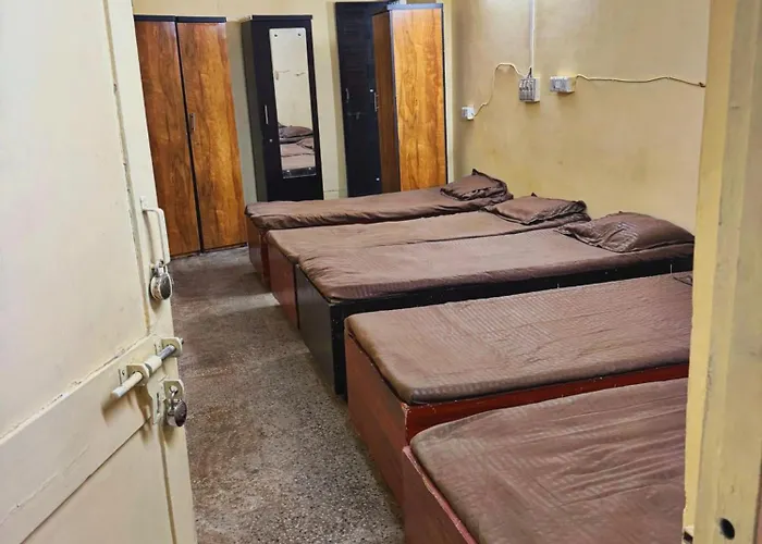 Uliving By Zenaura Mansio Pg Hostel