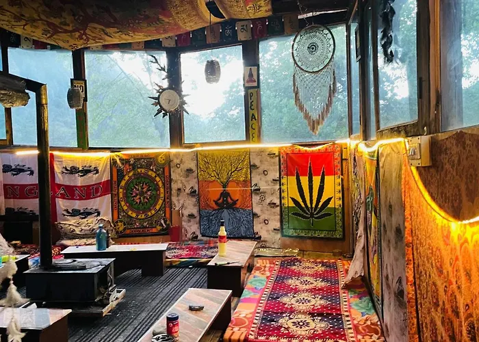 Mudhouse Homestay And The Chambal Cafe Kasol