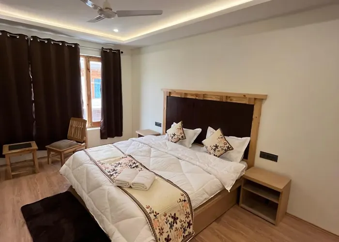 Snow Den Hostel