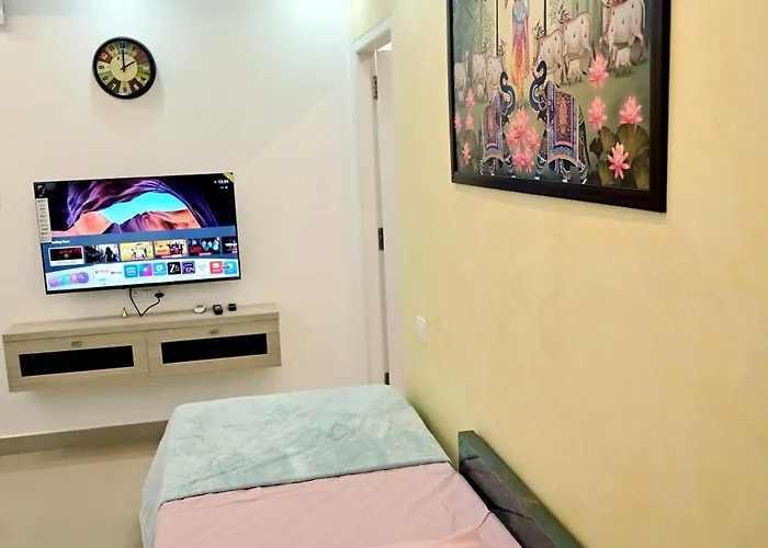 Padmalaya Luxury Temple View Stay With Infant Cradle