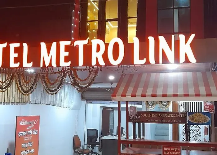 Hotel Metro Link