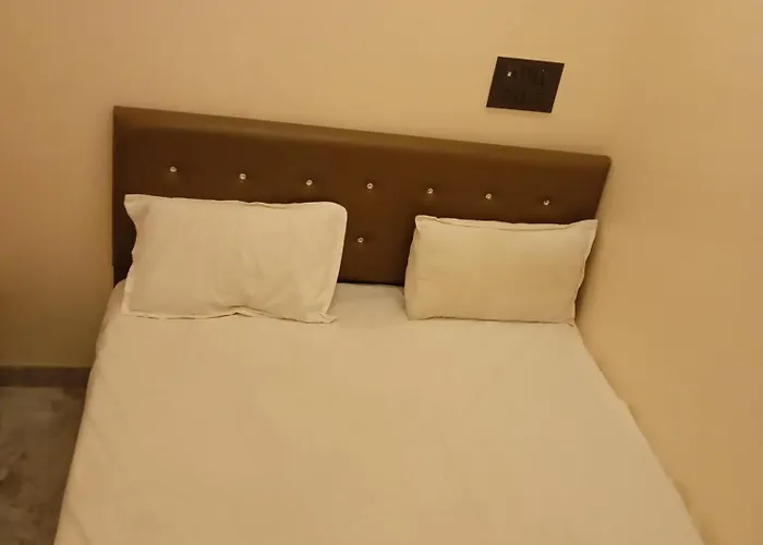 Hotel Metro Link