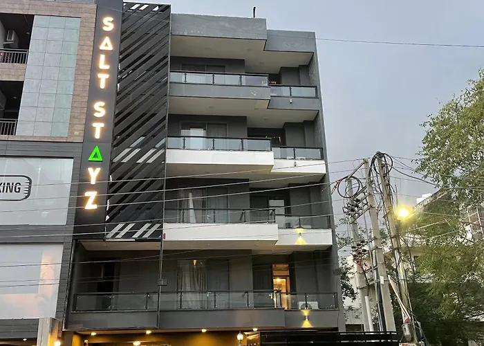 Saltstayz Express - Golf Course Road & Dlf Phase-1