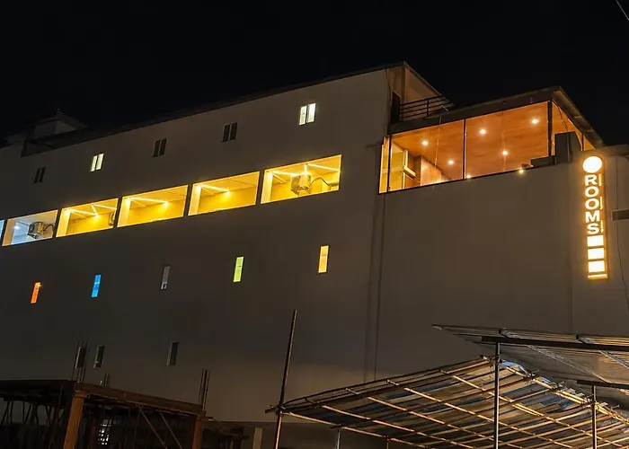 Cuberooms Airport Transit Hotel & Co-Living