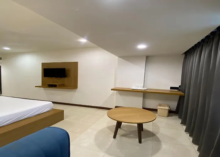 Palette Hotel Surya By Checkin, Vadodara