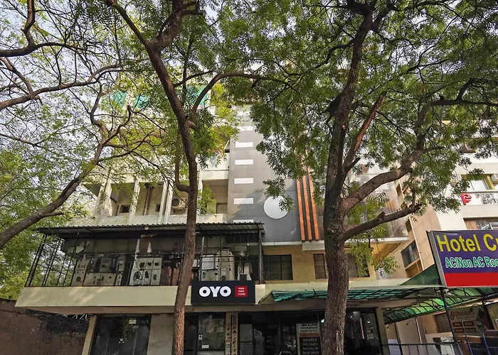 Hotel O Crystal Ahmedabad