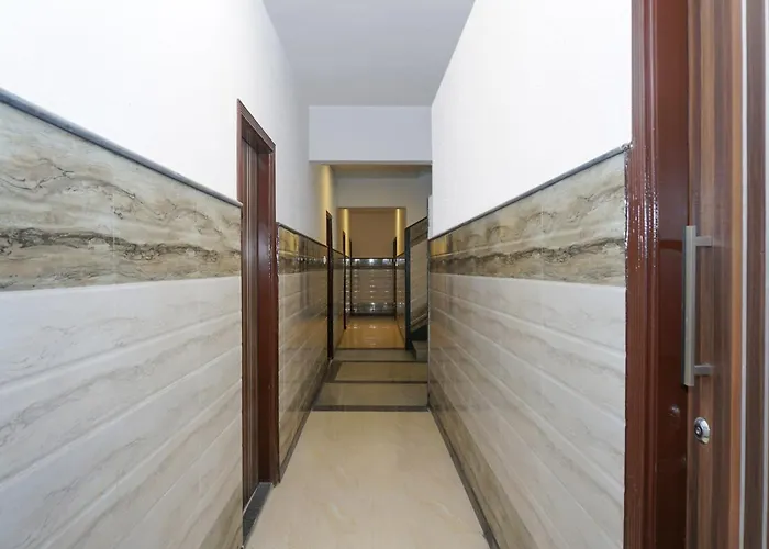 Hotel O Royal Grand Near Chhatrapati Shivaji International Airport