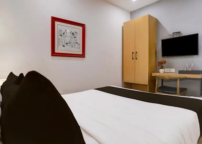 Super Townhouse Akota Vadodara