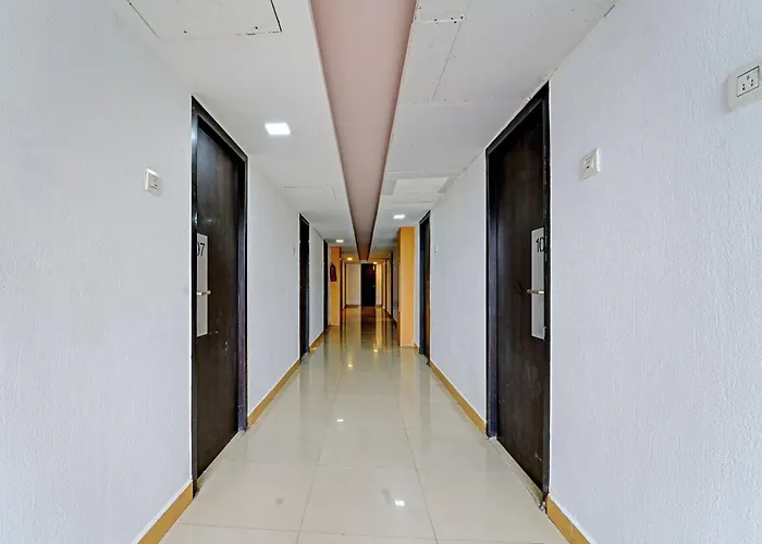 Collection O 81666 Cedar Hotel Chennai