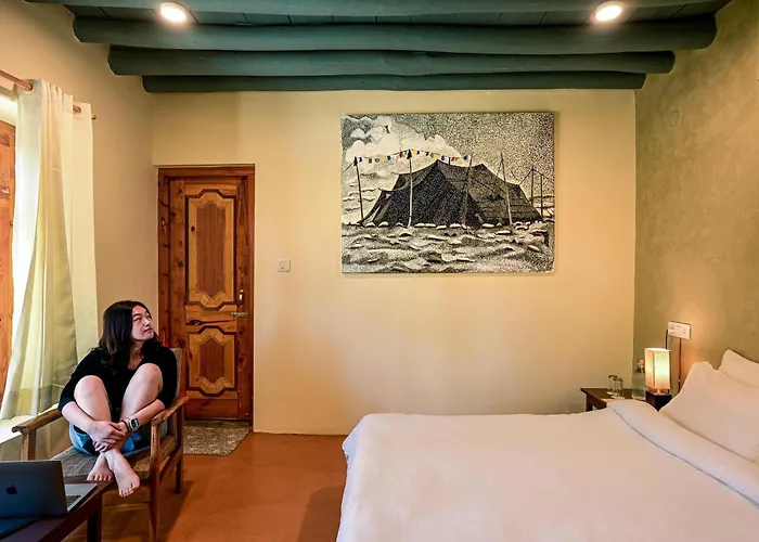 Raybo Hostel - Serene Stay With 5 Mins Walk From The Main Market