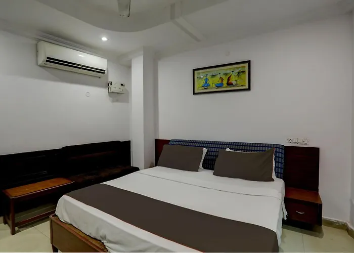 Hotel Monarch Inn Lucknow