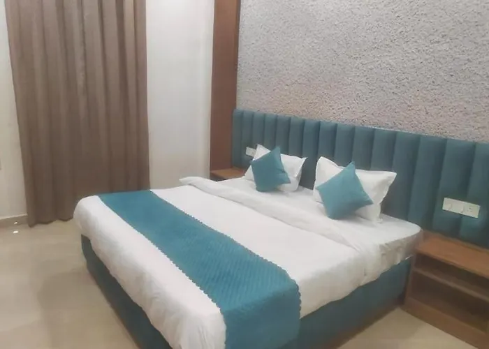 Hotel R K Luxe