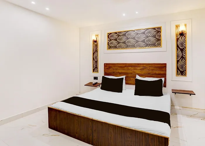 Hotel O Luxury Inn