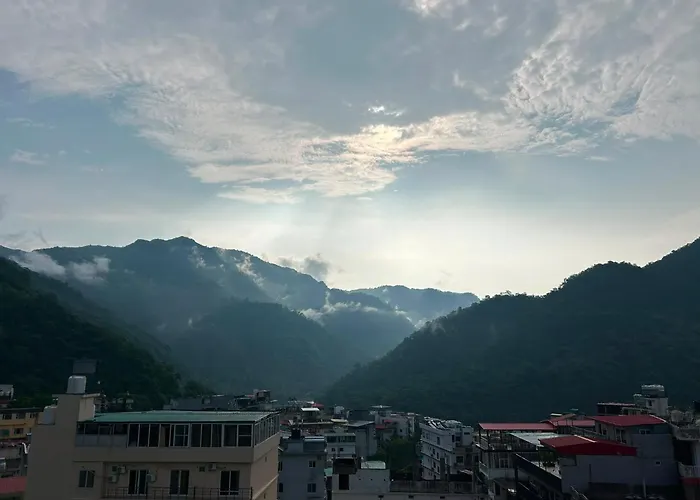 Ima Ganga Hotel - Aesthetic, Quite Mountain View Rooms In Upper Tapovan With Netflix, Free Airport Pickup For 7 Or More Nights Booking