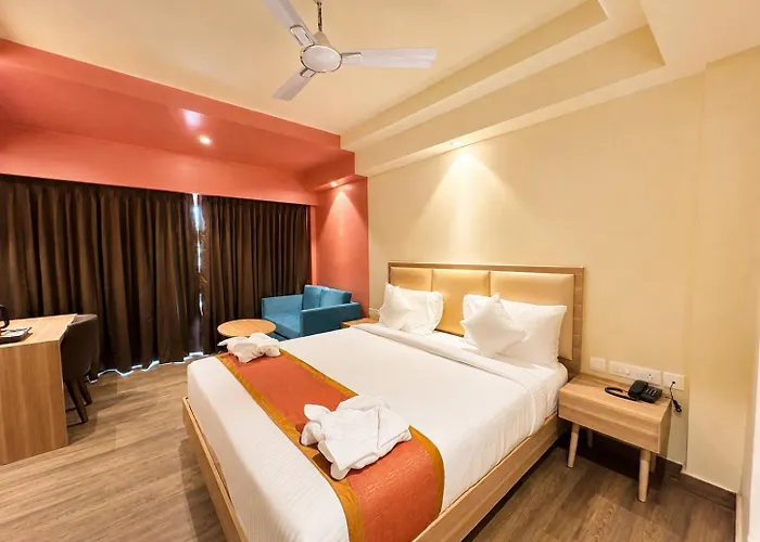 New Hotel Golden Wave Premium In Marine Drive - Sea View Rooms With Balcony - Free Parking, Restaurant, Free Wi-Fi, Spacious Rooms