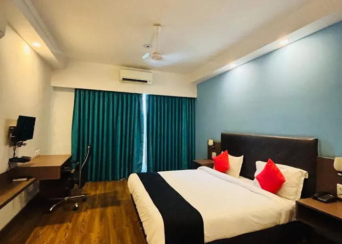 Saramax Inn