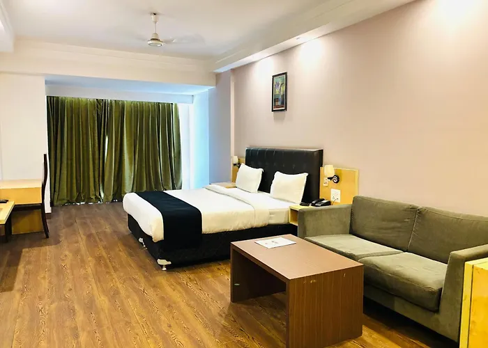 Saramax Inn