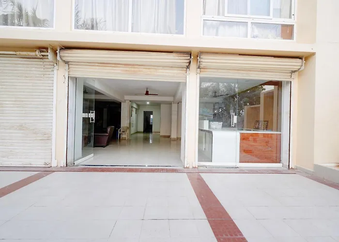 Townhouse Hillview Tirupati Formerly Hotel Looranova