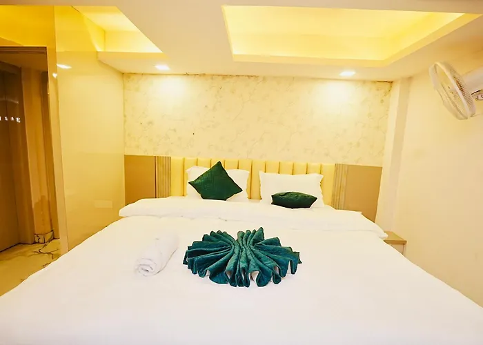 Grand Palace Hotel With Swimming Pool