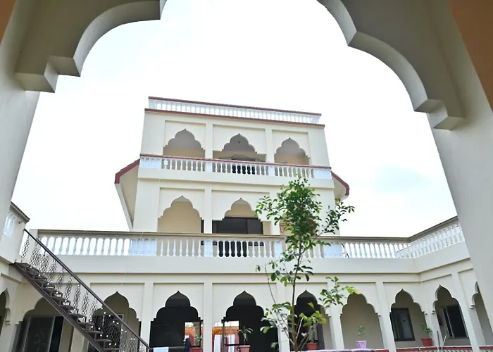 Hotel Aashirwad Palace