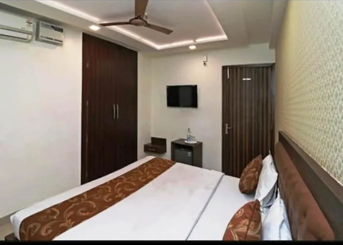 Hotel Boston Affordable Stays - #Parking #Fullyac #Best Rated Location #Modern Boutique Property