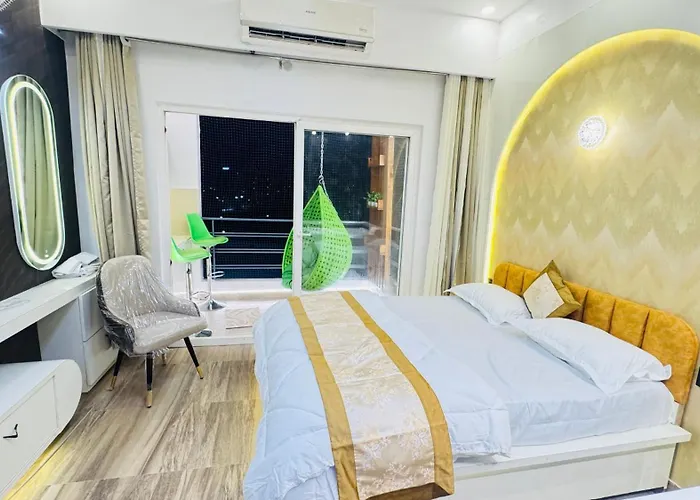 Desisparsh Luxury With Jacuzzi