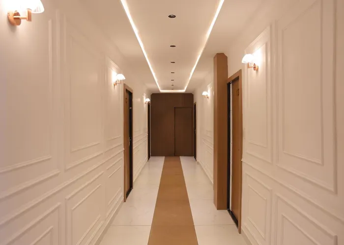 Hotel Serenova Inn