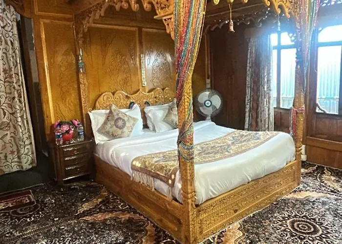 Hareem Group Of Houseboats